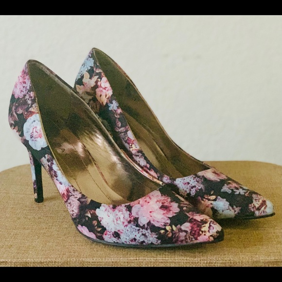 Cute, floral Rampage high heels. - Picture 1 of 5